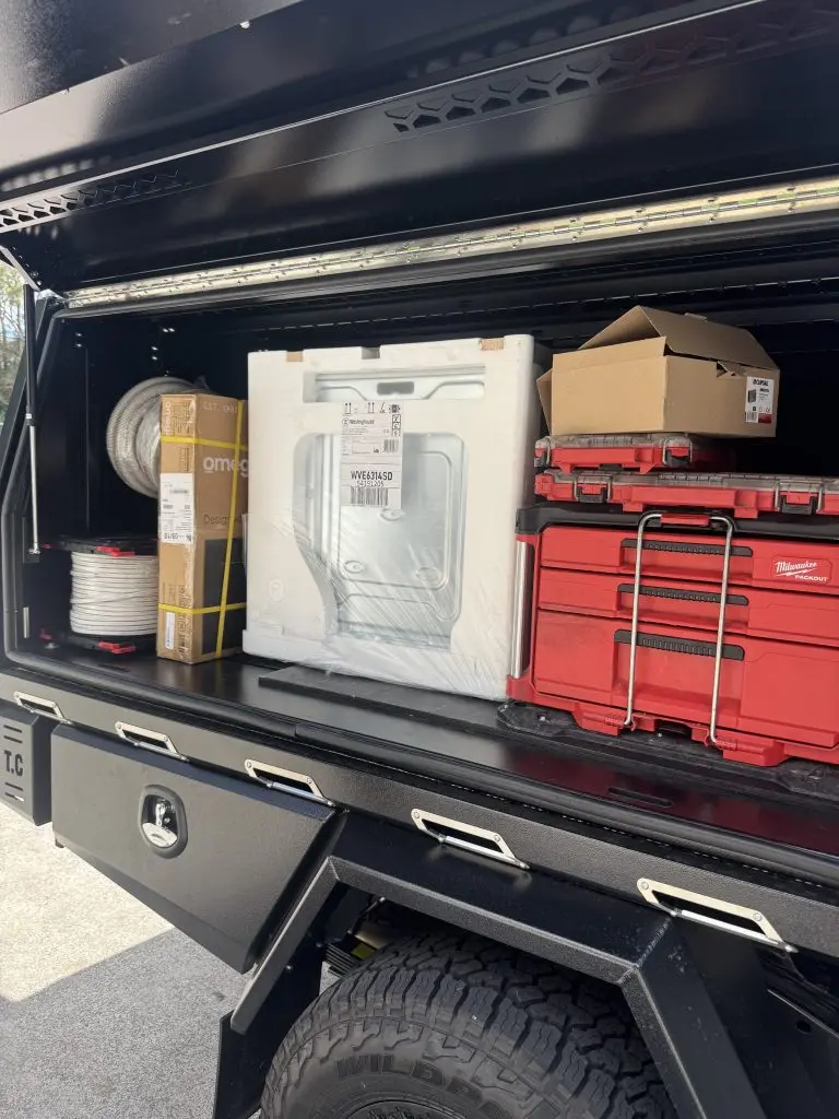 New oven and electrical supplies loaded in the Cazlec Electrical work ute